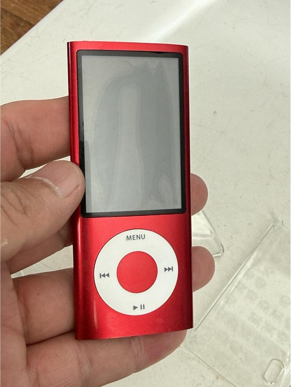 Apple iPod Nano 5th Generation 8GB Red A1320 , Broken Screen And Needs Battery